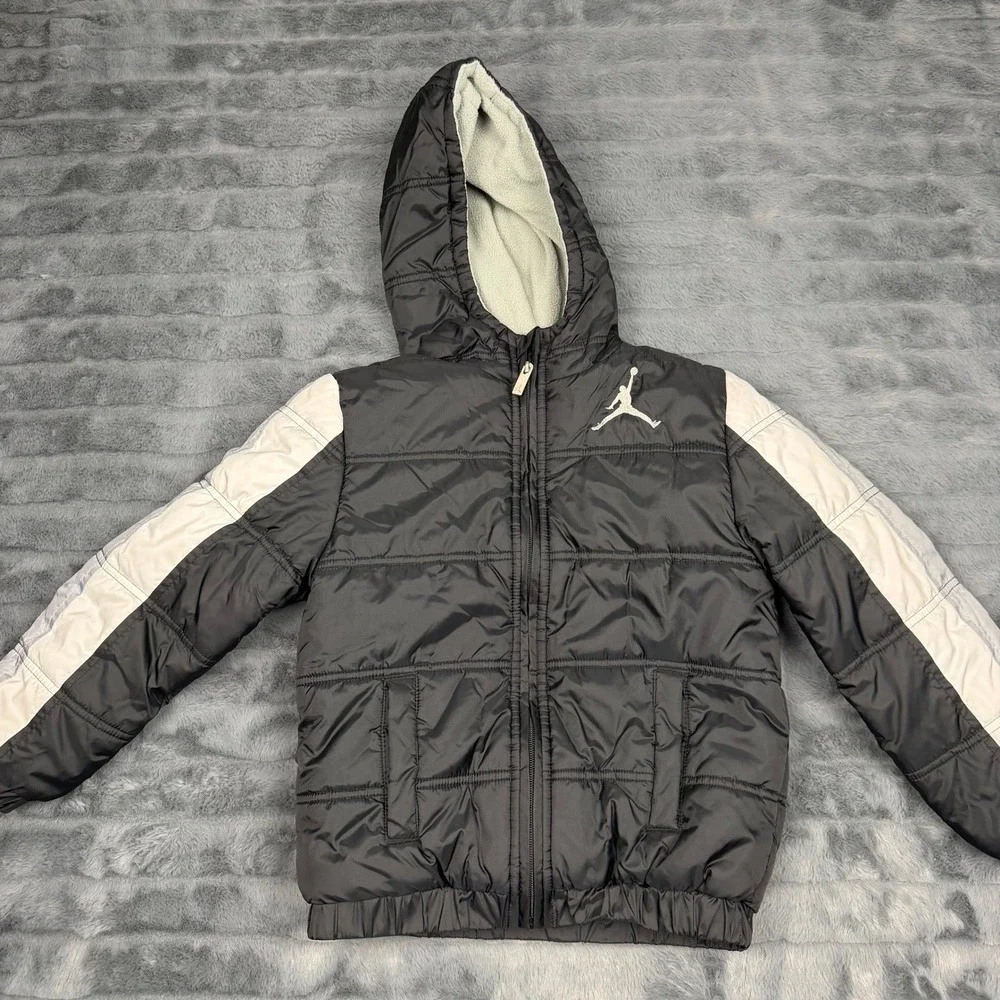 Jordan Kids Puffer Jacket Black White Jumpman Hooded Fleece Lined 9059 S 8-10